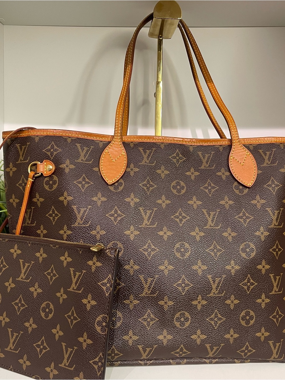 Louis Vuitton Monogram Neverfull MM Tote w/ Pouch
